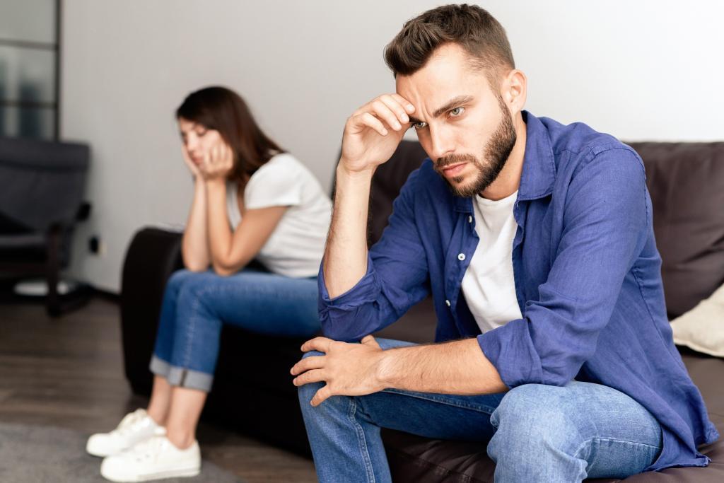 Frustrated couple not talking 439467 2400 1024x683