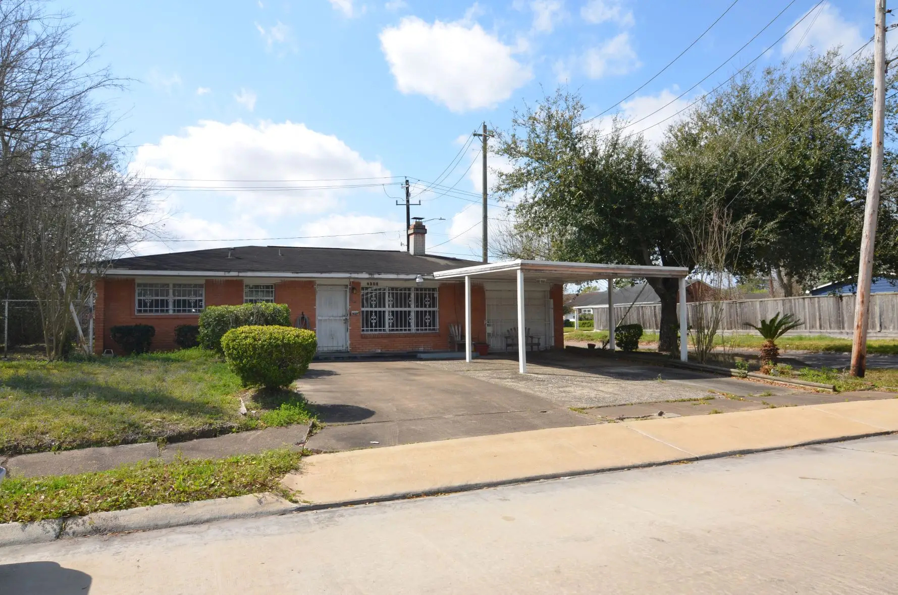 3 Bedroom Investment Opportunity, Near The Medical Center