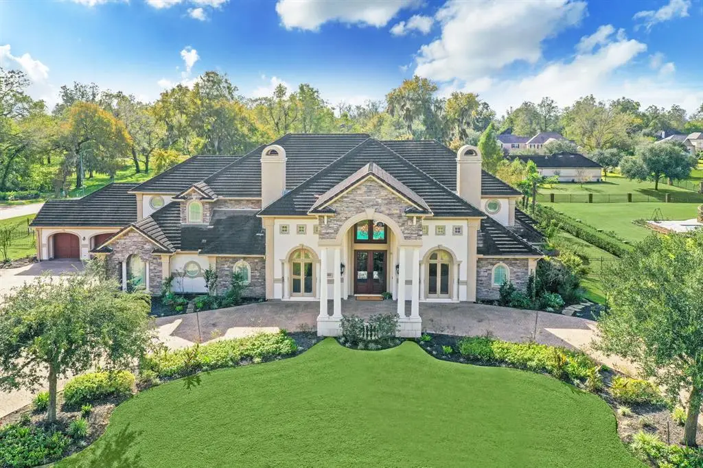 Discover Weston Lakes